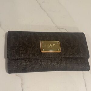 Michael Kors Jet Set checkbook wallet in brown signature coated twill